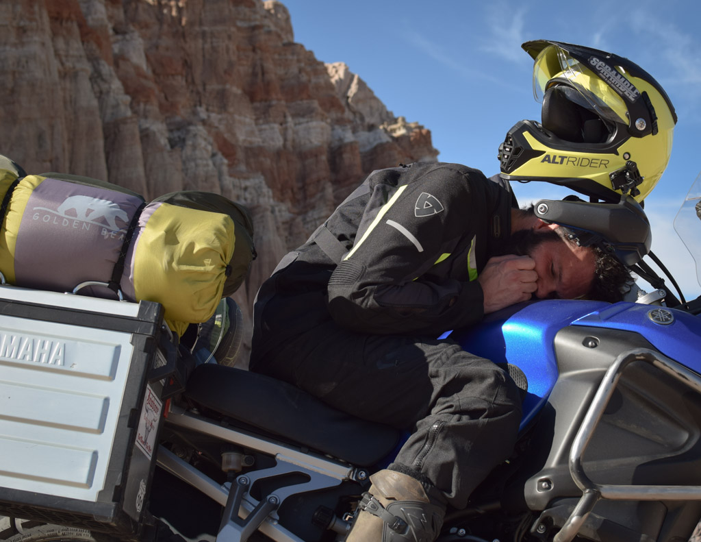 dormir sur sa moto : le plus simple pour allier camping moto ?