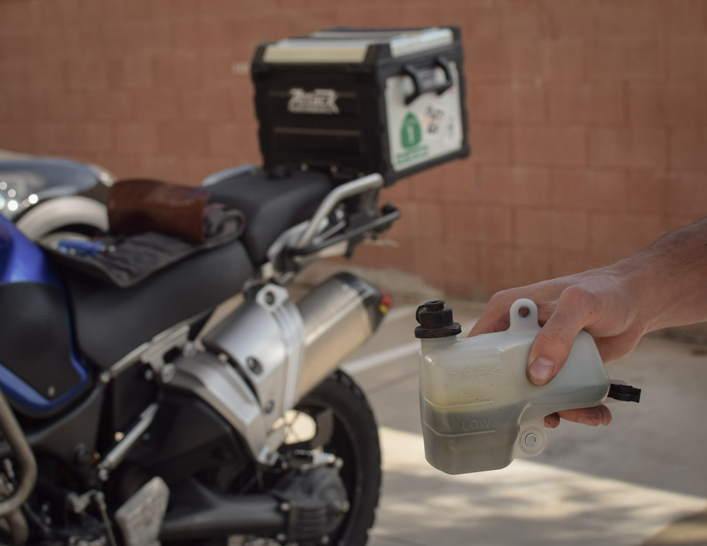 Outil de de Liquide de Refroidissement de Purge sous Vide de Voiture,  Ensemble de Remplissage d' sous Vide de réservoir d'eau pour : :  Auto et Moto