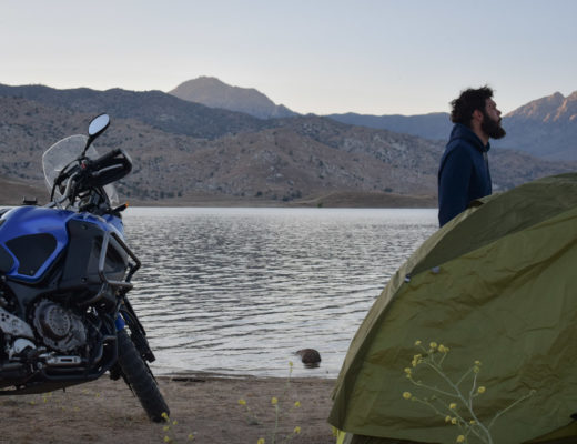 Camper à moto, liberté ultime