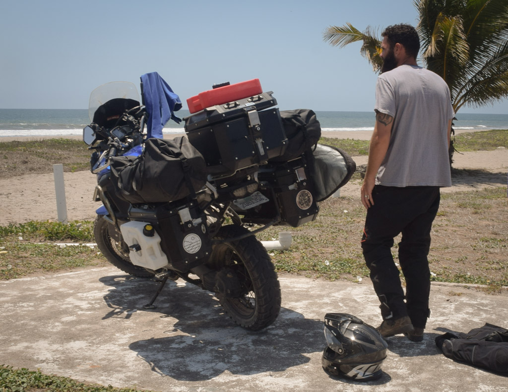 comment voyager léger en moto