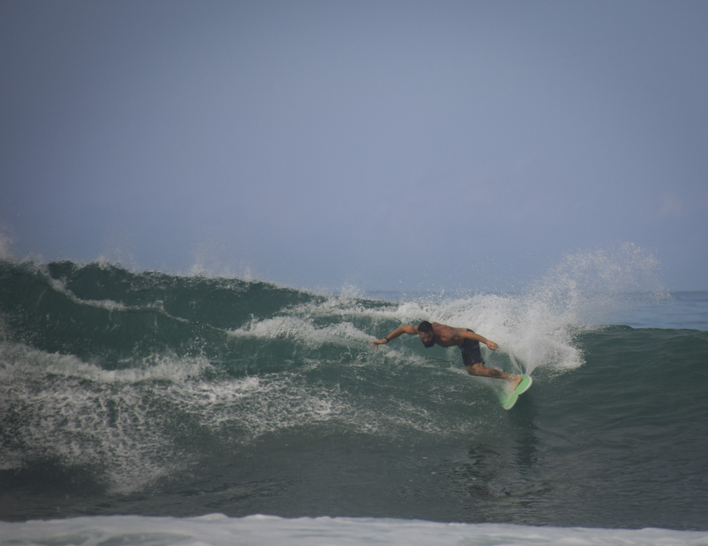 surfer au nicaragua en amerique centrale