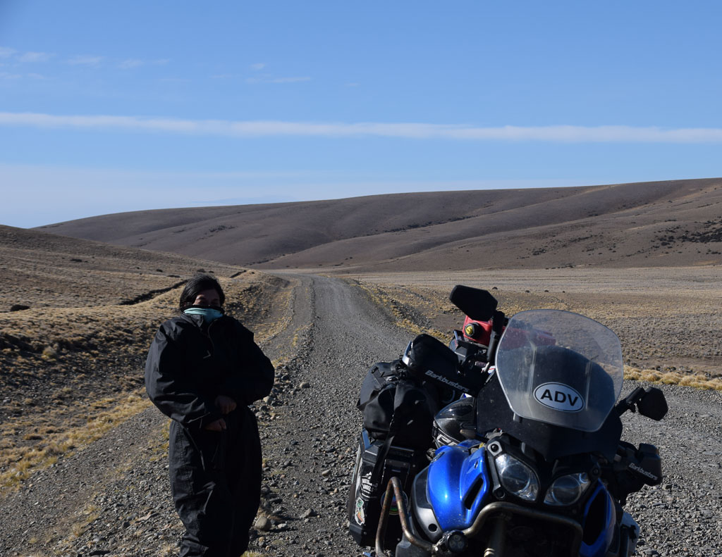 rouler en duo sur une moto et écouter son passager (surtout par jour de grand vent) 