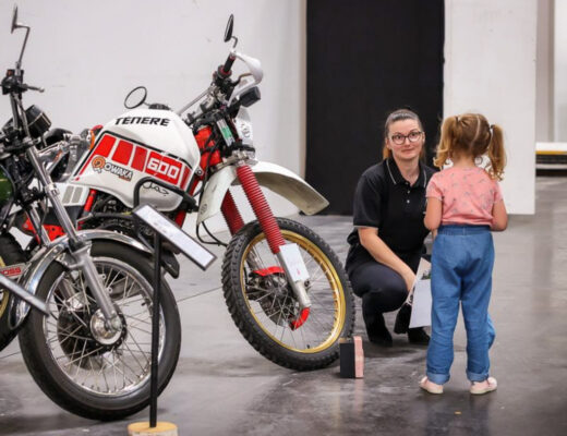 Charlène, pilote moto sur le Trophée Roses des Sables édition 2024