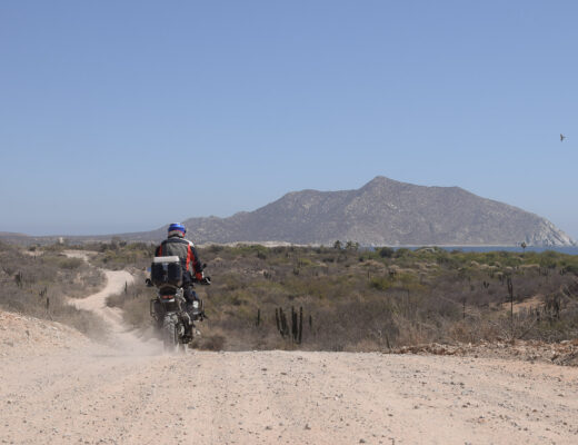 rouler dans le sable à moto