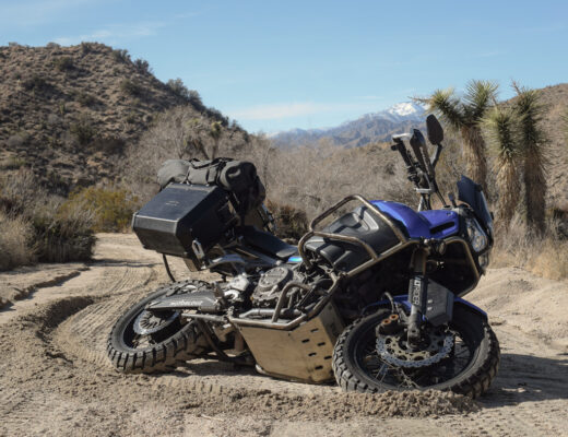 rouler dans le sable à moto