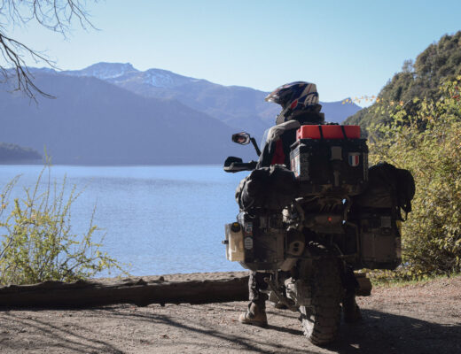 opter pour des valises rigides ou des valises souples à moto ?