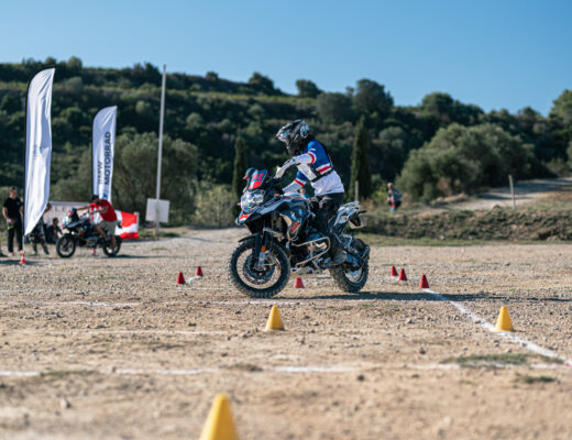 Laure, pilote adventure, aux qualifications pour le GS Trophy 2024 en Namibie